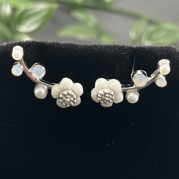 Floral Flower Climber Pearl Stud Earrings New - Picture 7 of 12